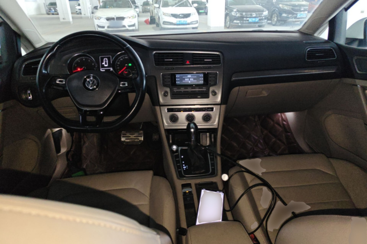 Volkswagen Golf 2014 car image #10