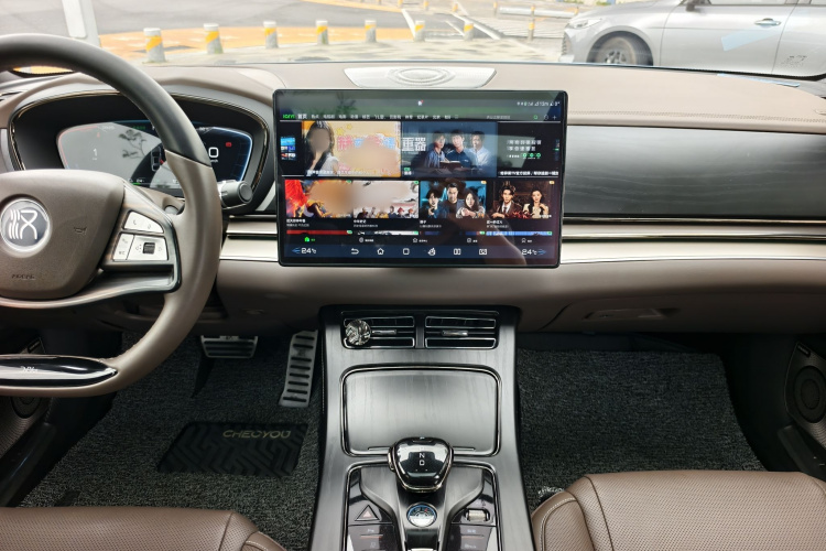 BYD Han 2023 car image #18