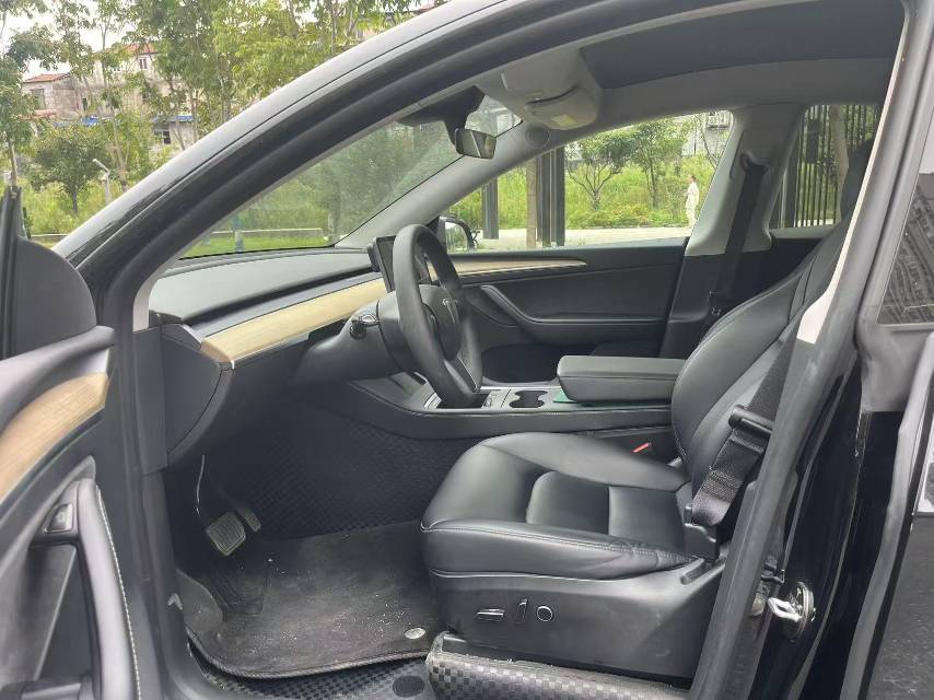 Tesla Model Y 2023 #6 Tesla Model Y 2023 car image #6