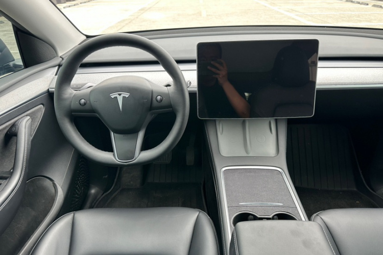 Tesla Model Y 2024 #12 Tesla Model Y 2024 car image #12