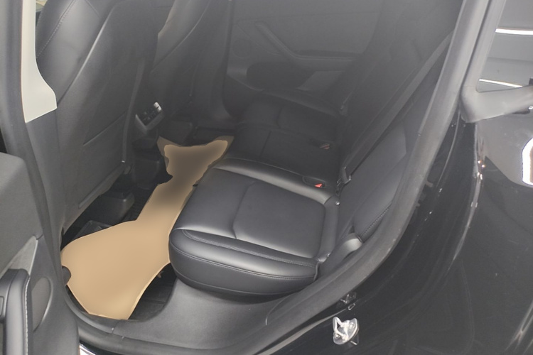 Tesla Model Y 2023 car image #17