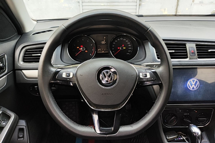 Volkswagen Lavida 2017 car image #11