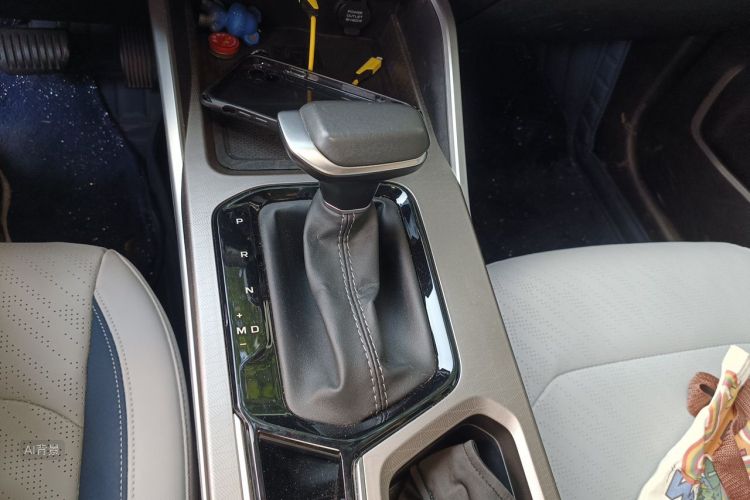 GEELY Emgrand 2022 car image #16