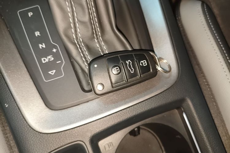 Audi Q3 2022 car image #14