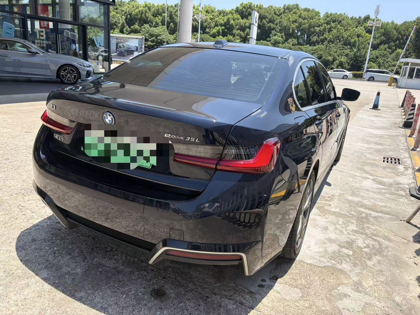 BMW i3 2025 car image #2