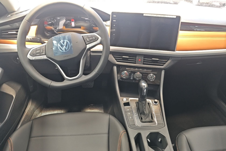 Volkswagen Bora 2026 car image #10