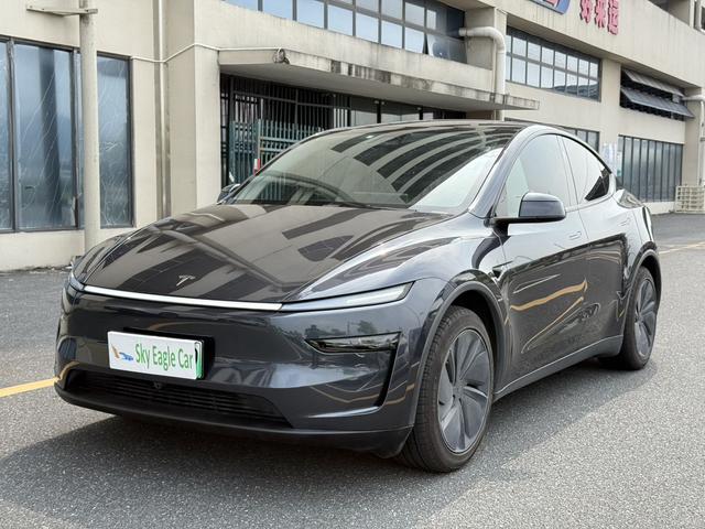 Tesla Model Y 2025 #10 Tesla Model Y 2025 car image #10