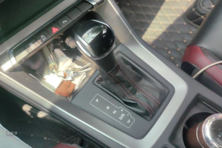 Audi Q3 2020 car image #16