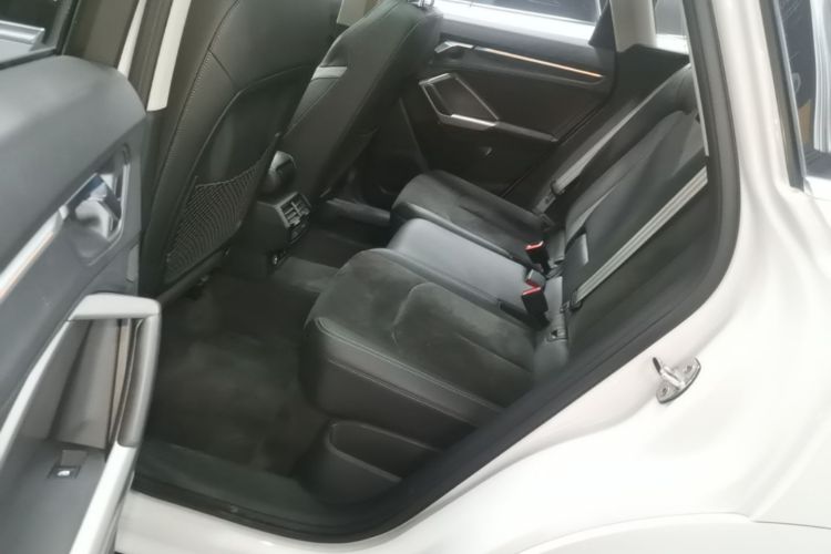 Audi Q3 2020 car image #17