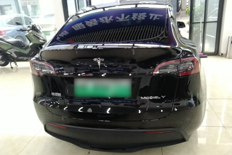 Tesla Model Y 2023 car image #6