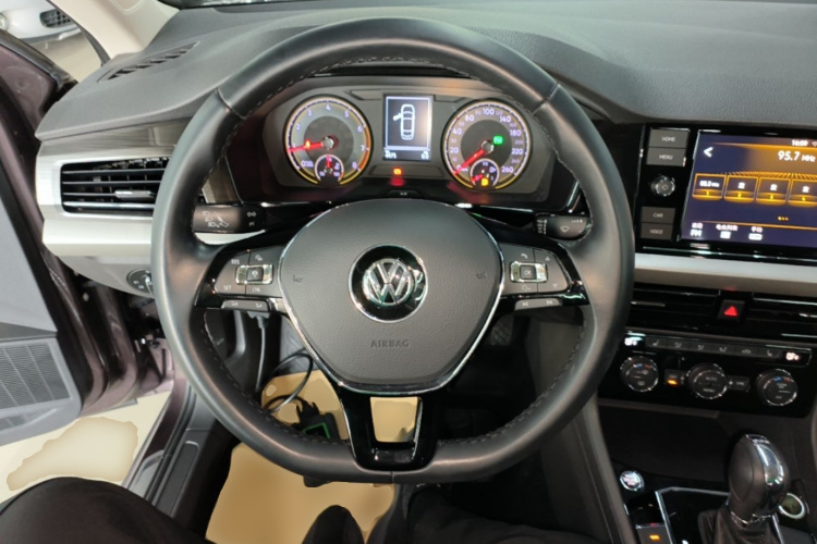 Volkswagen Lavida 2020 car image #11