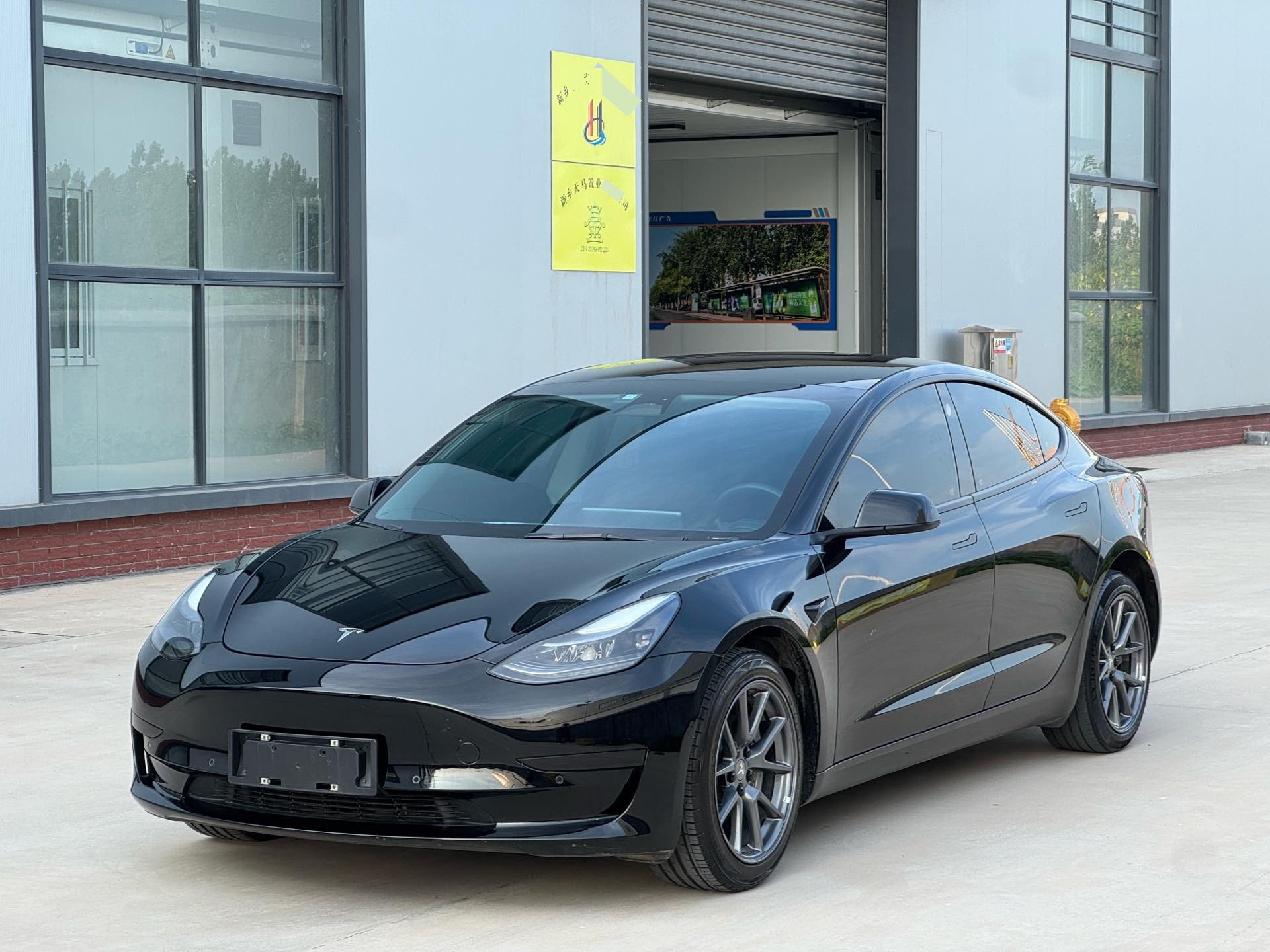 Tesla Model 3 2022 car image 