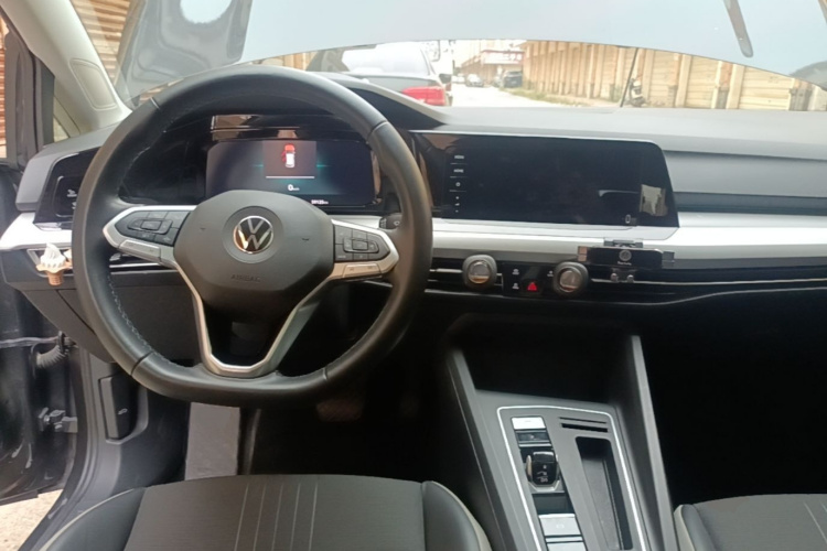 Volkswagen Golf 2021 car image #10