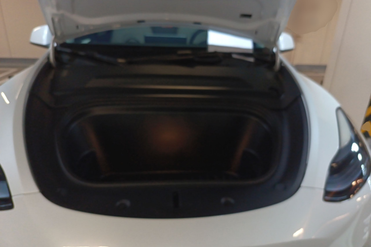 Tesla Model Y 2023 car image #20
