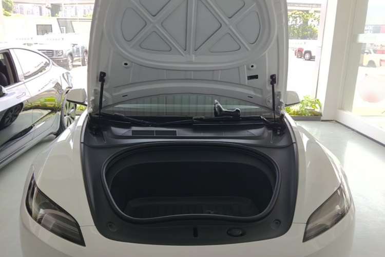Tesla Model 3 2024 car image #22