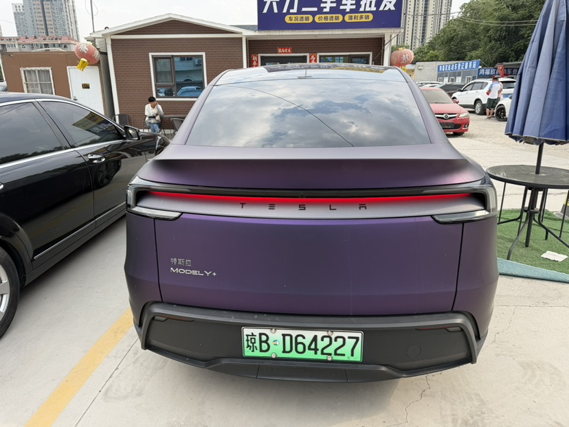 Tesla Model Y 2025 #8 Tesla Model Y 2025 car image #8