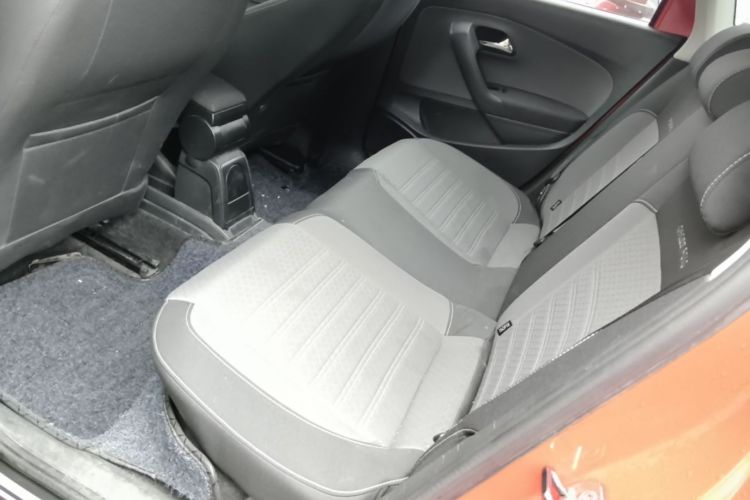 Volkswagen Polo 2015 car image #17