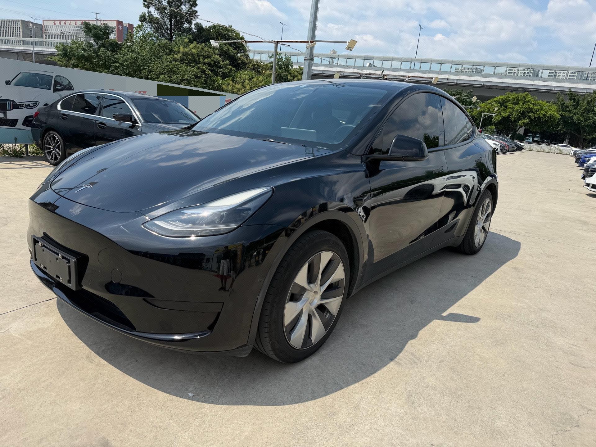 Tesla Model Y 2022 Tesla Model Y 2022 car image