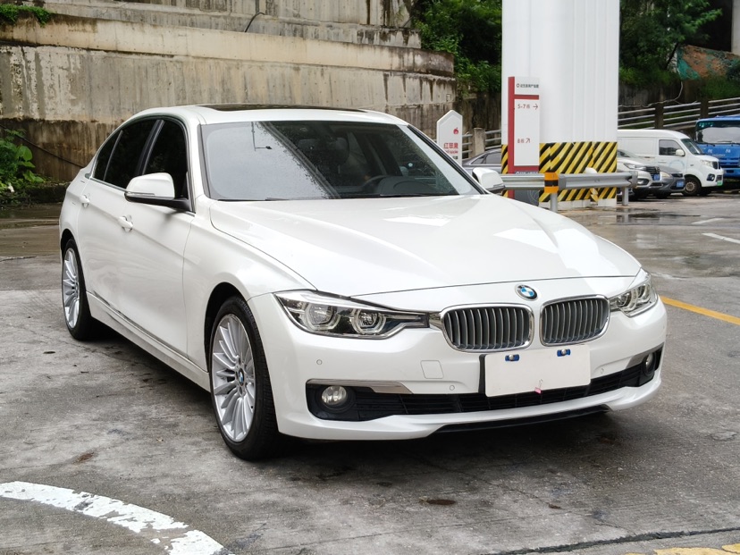 BMW 3 Series 2018 car image #2