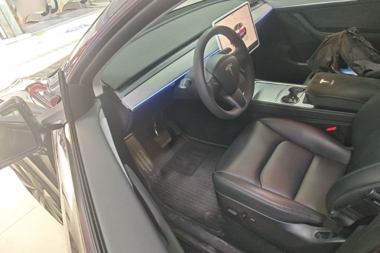 Tesla Model Y 2024 #16 Tesla Model Y 2024 car image #16
