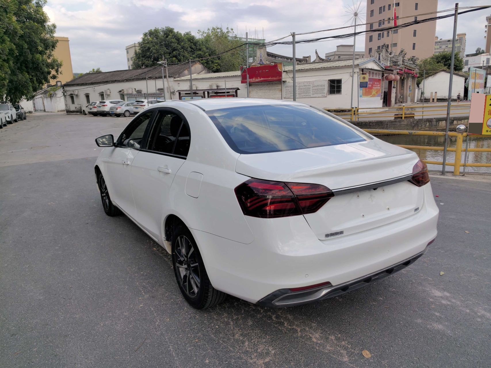 GEELY Emgrand 2019 صورة سيارة #9
