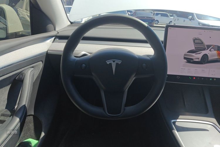 Tesla Model Y 2024 #12 Tesla Model Y 2024 car image #12