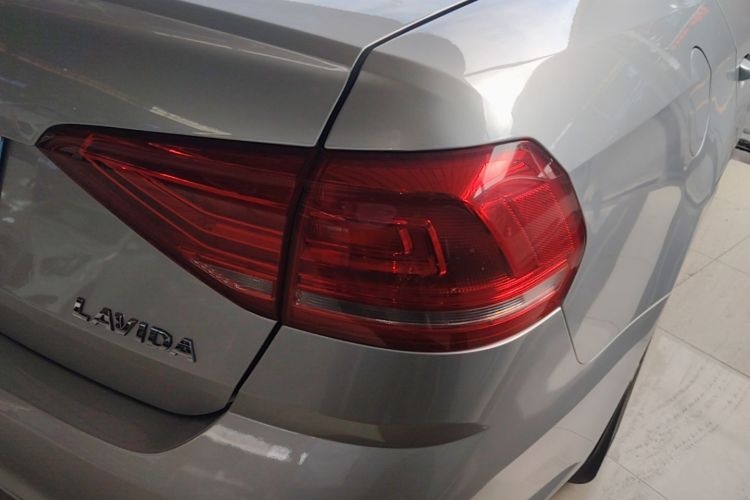 Volkswagen Lavida 2017 car image #3