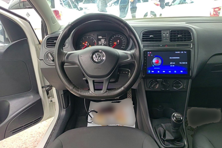 Volkswagen Polo 2017 car image #11