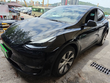 Tesla Model Y 2023 immagine di auto 