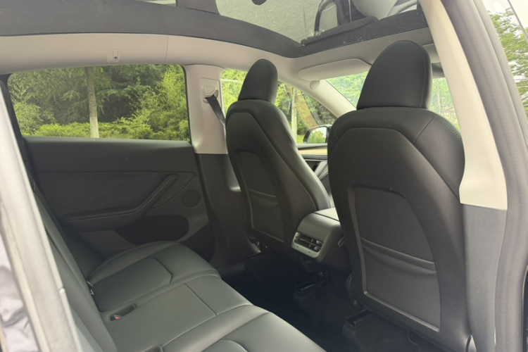 Tesla Model Y 2022 #16 Tesla Model Y 2022 car image #16
