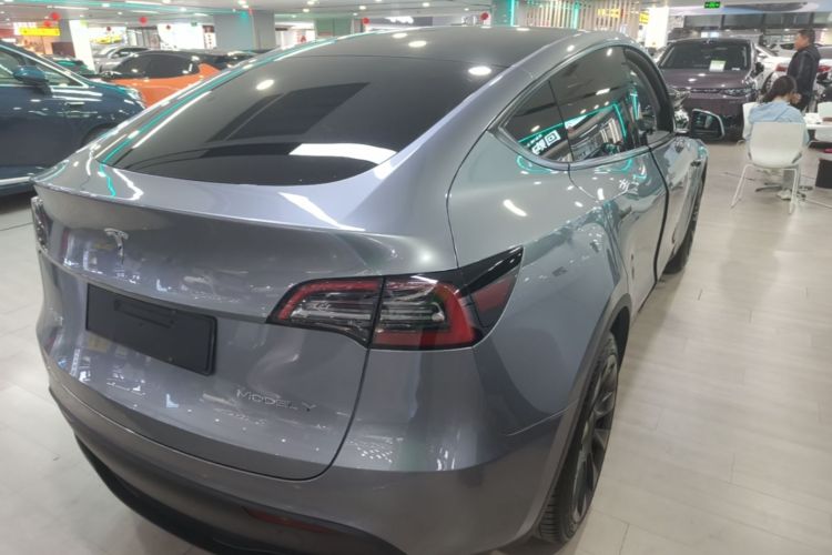 Tesla Model Y 2024 #7 Tesla Model Y 2024 car image #7