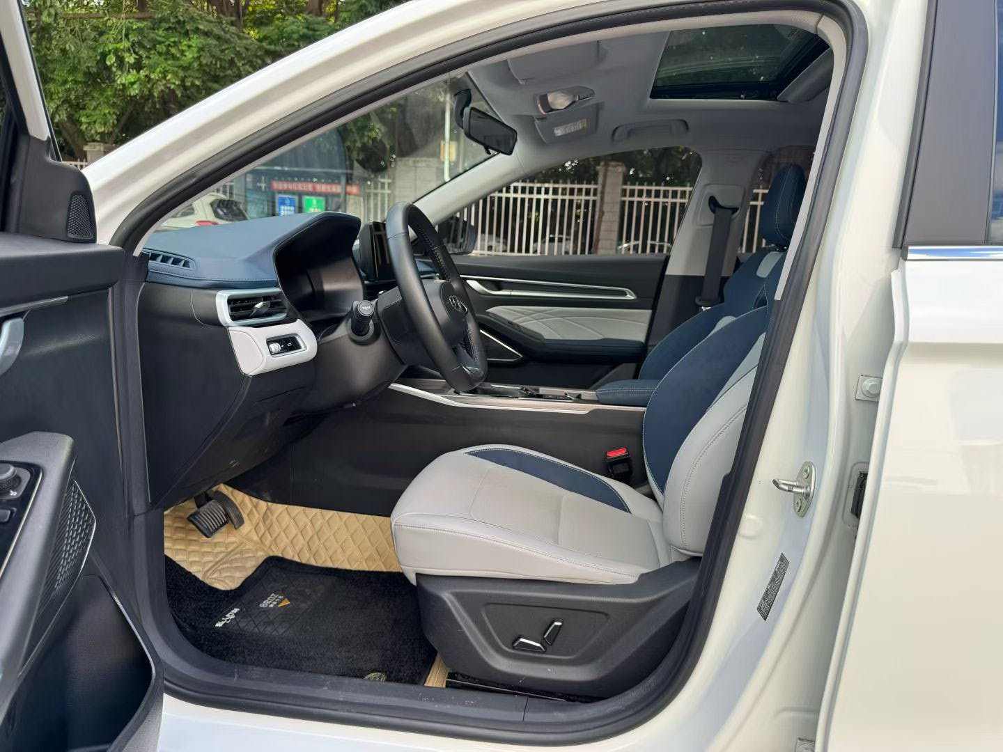 GEELY Emgrand 2022 #4 GEELY Emgrand 2022 car image #4