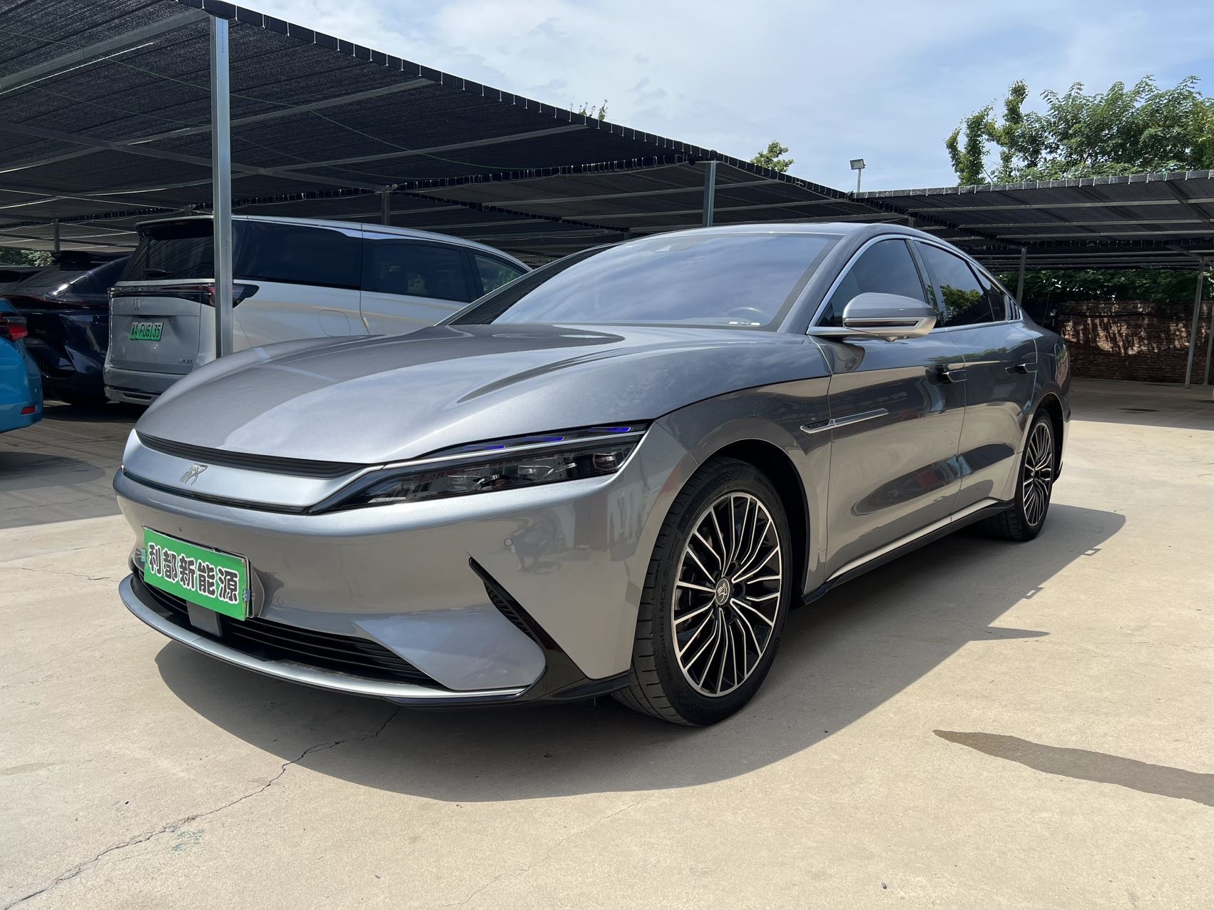 BYD Han 2023 immagine di auto 