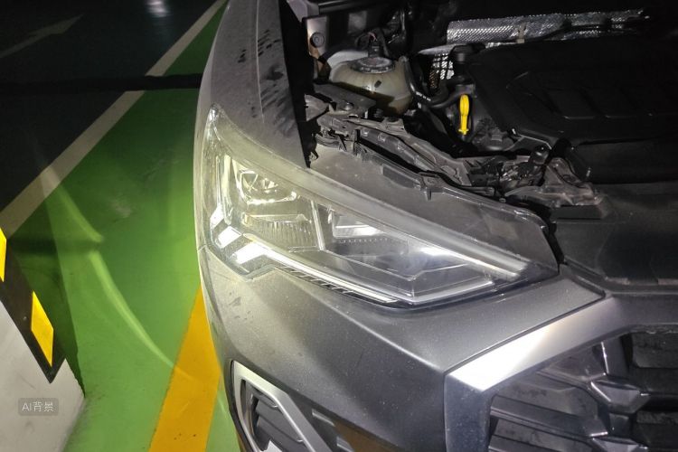Audi Q3 2022 car image #8