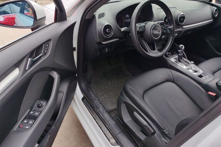 Audi A3 2019 car image #16