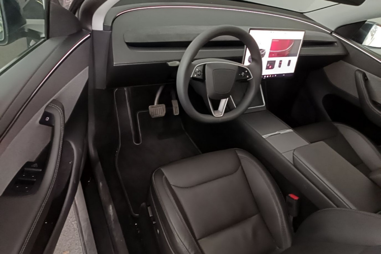 Tesla Model Y 2025 car image #16