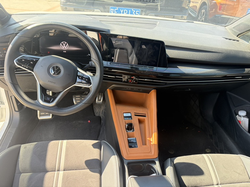 Volkswagen Golf 2023 car image #3