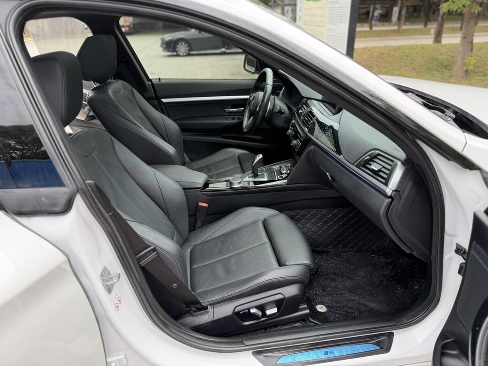 BMW 3 Series GT 2019 car image #16