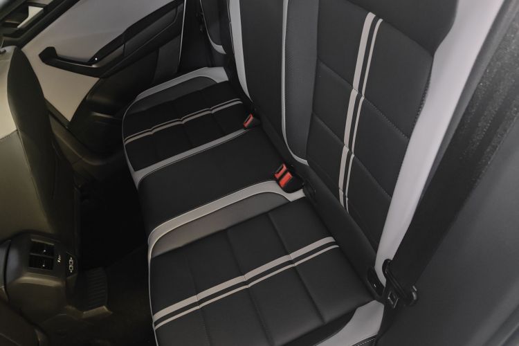 Volkswagen T-Roc 2023 car image #17