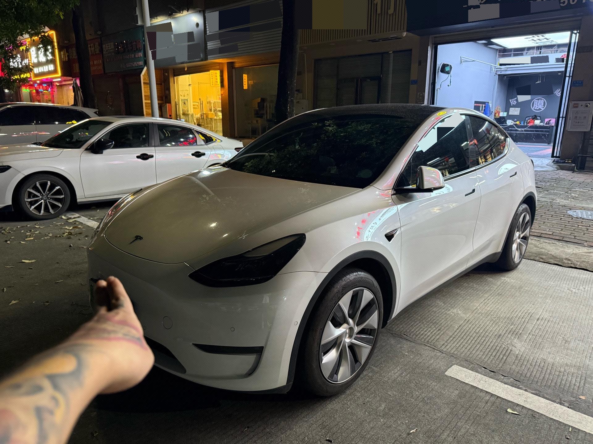 Tesla Model Y 2023 car image 