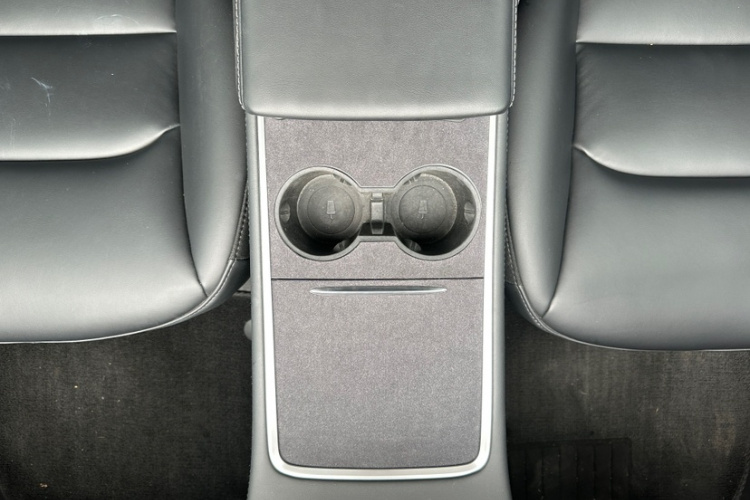 Tesla Model Y 2024 #14 Tesla Model Y 2024 car image #14