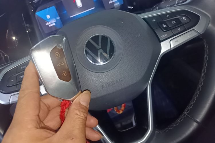 Volkswagen Golf 2021 car image #9