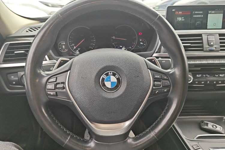 BMW 3 Series 2017 car image #15