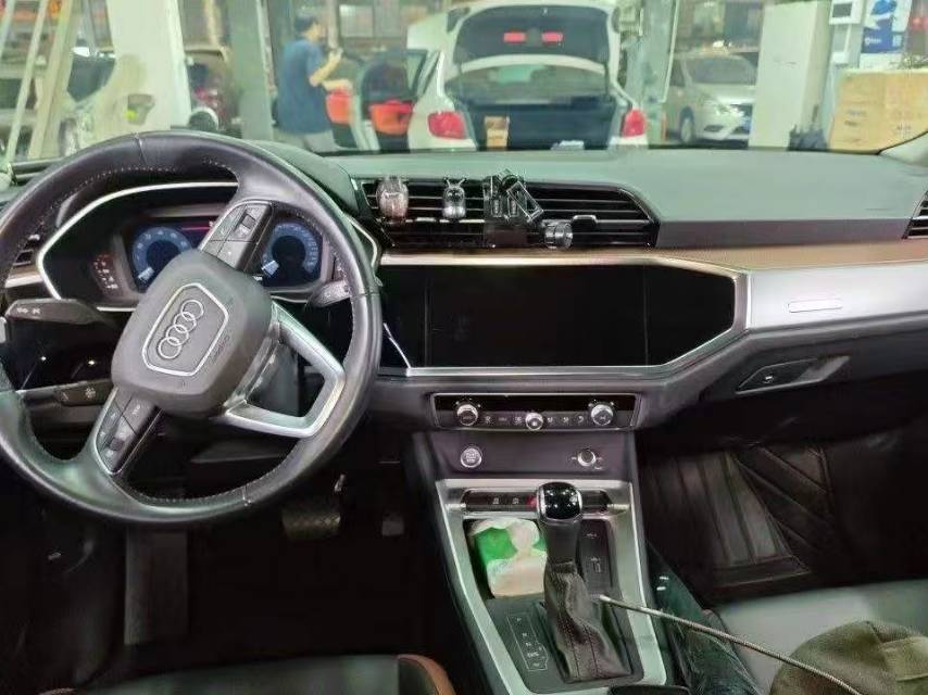 Audi Q3 2020 car image #5