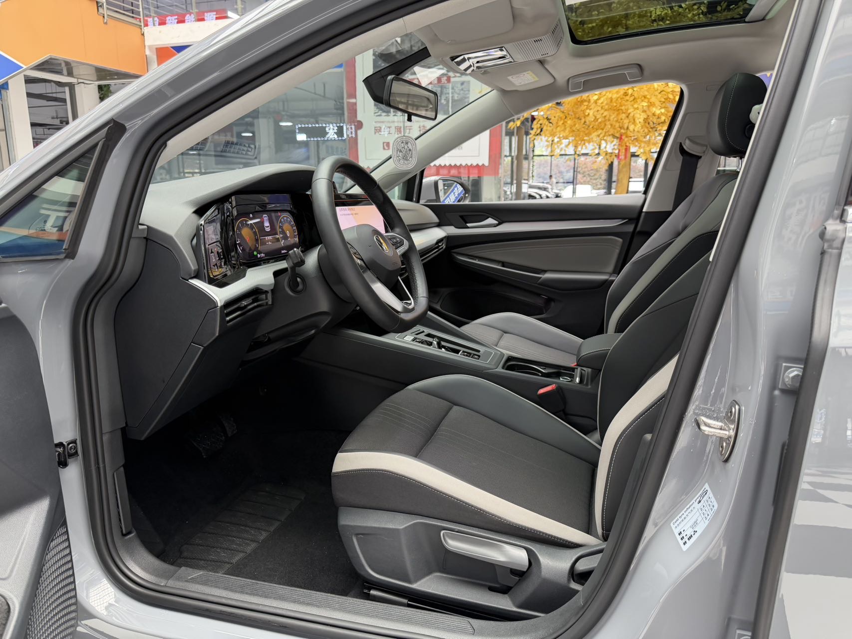 Volkswagen Golf 2022 car image #9