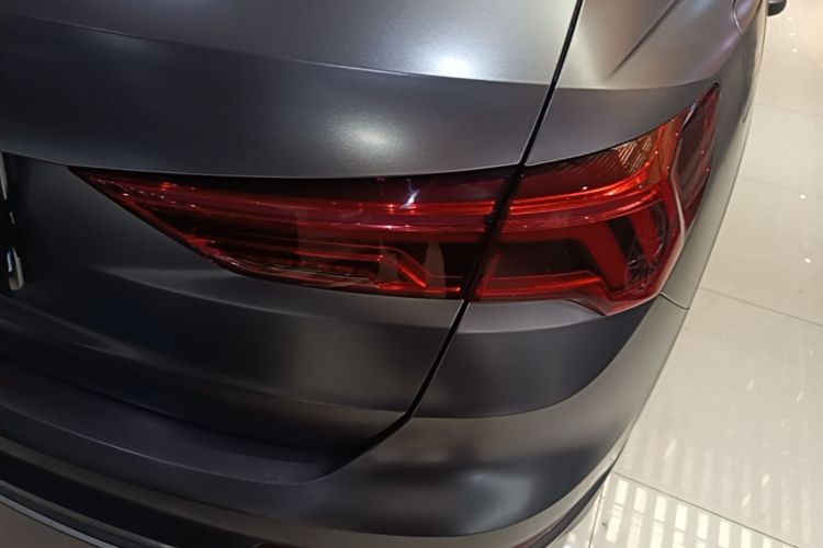 Audi Q3 2023 car image #8