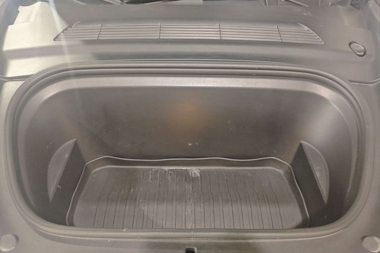 Tesla Model Y 2021 car image #20