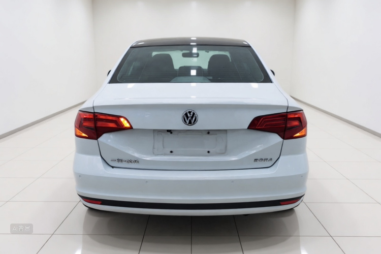Volkswagen Bora 2016 car image #6