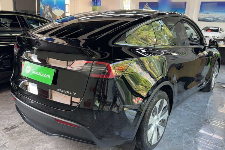 Tesla Model Y 2023 #6 Tesla Model Y 2023 car image #6