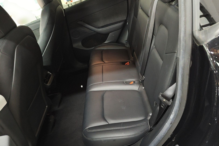 Tesla Model Y 2022 car image #13